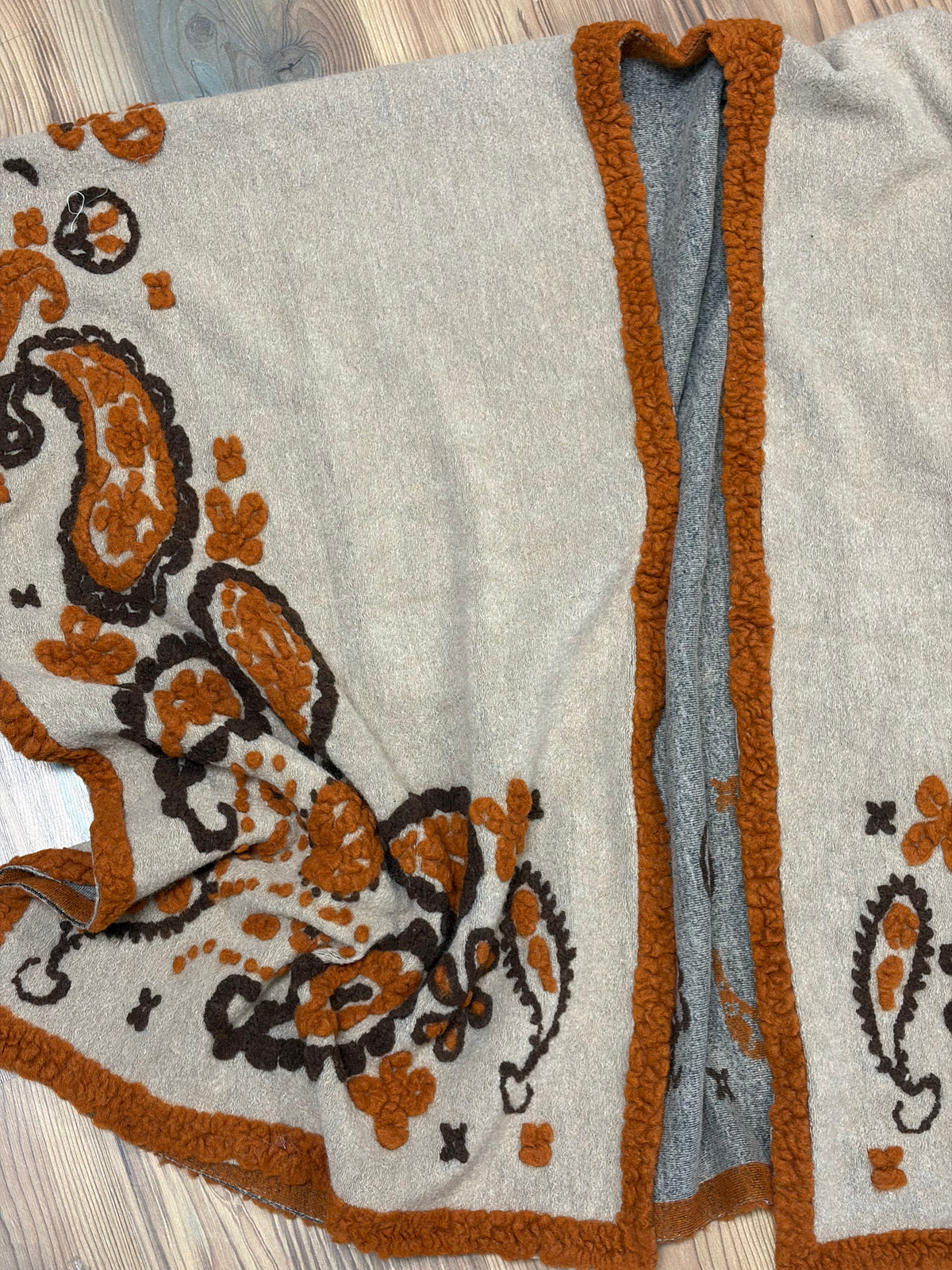 Tufted Paisley One Size Kimono