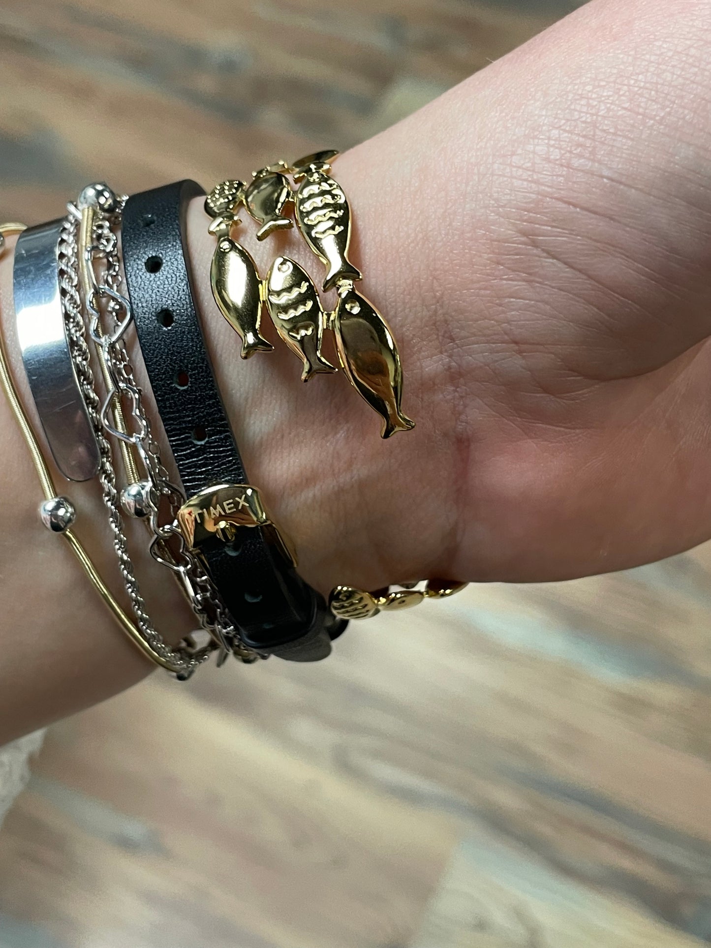 18k PVD Fish School Cuff