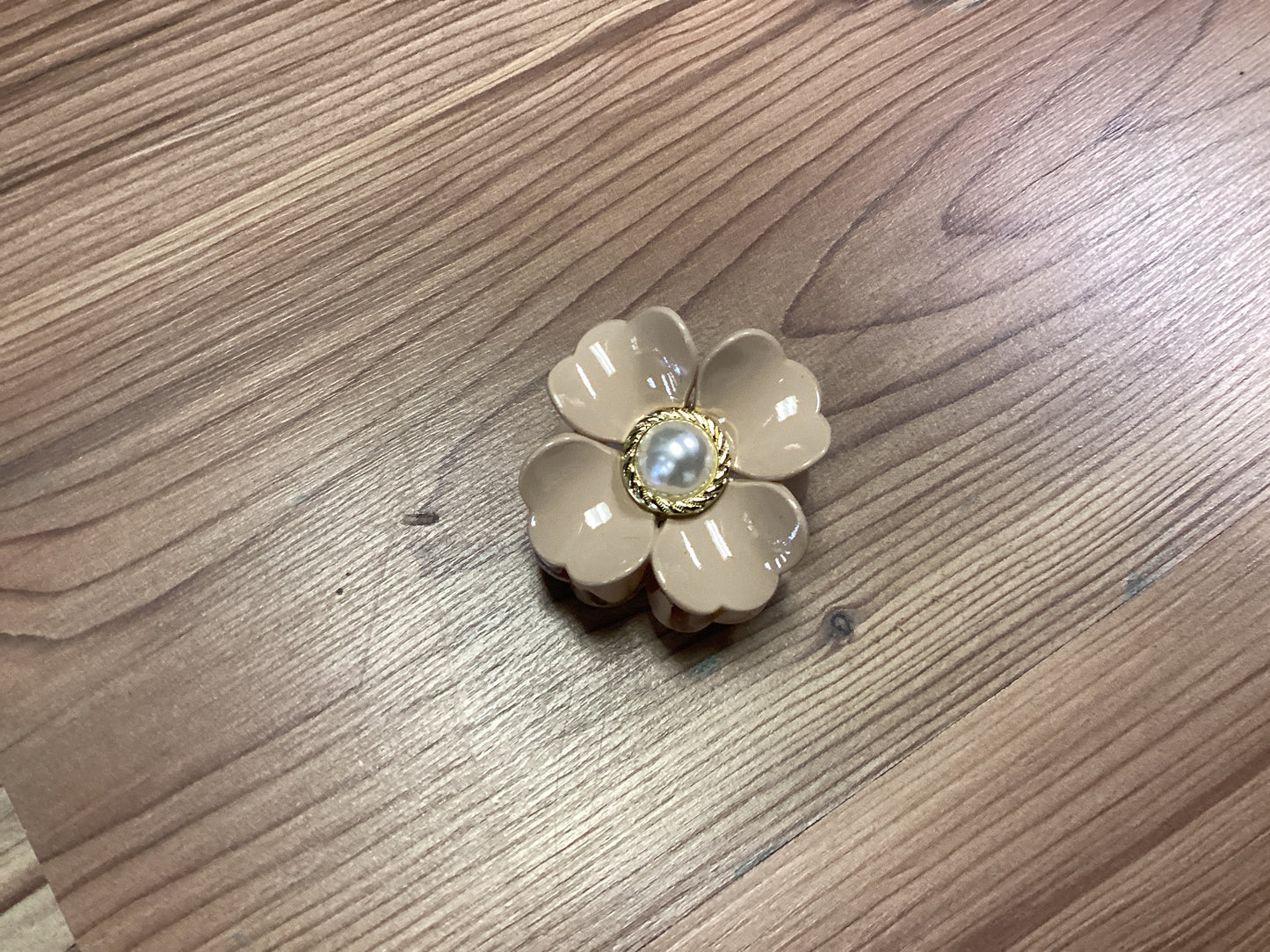 Tan Pearl Flower Clip