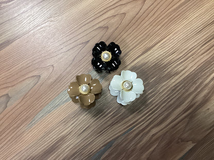 Flower Pearl Claw Clip