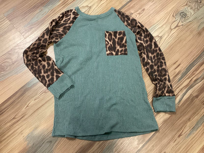 Ribbed Cheetah Sleeve Top