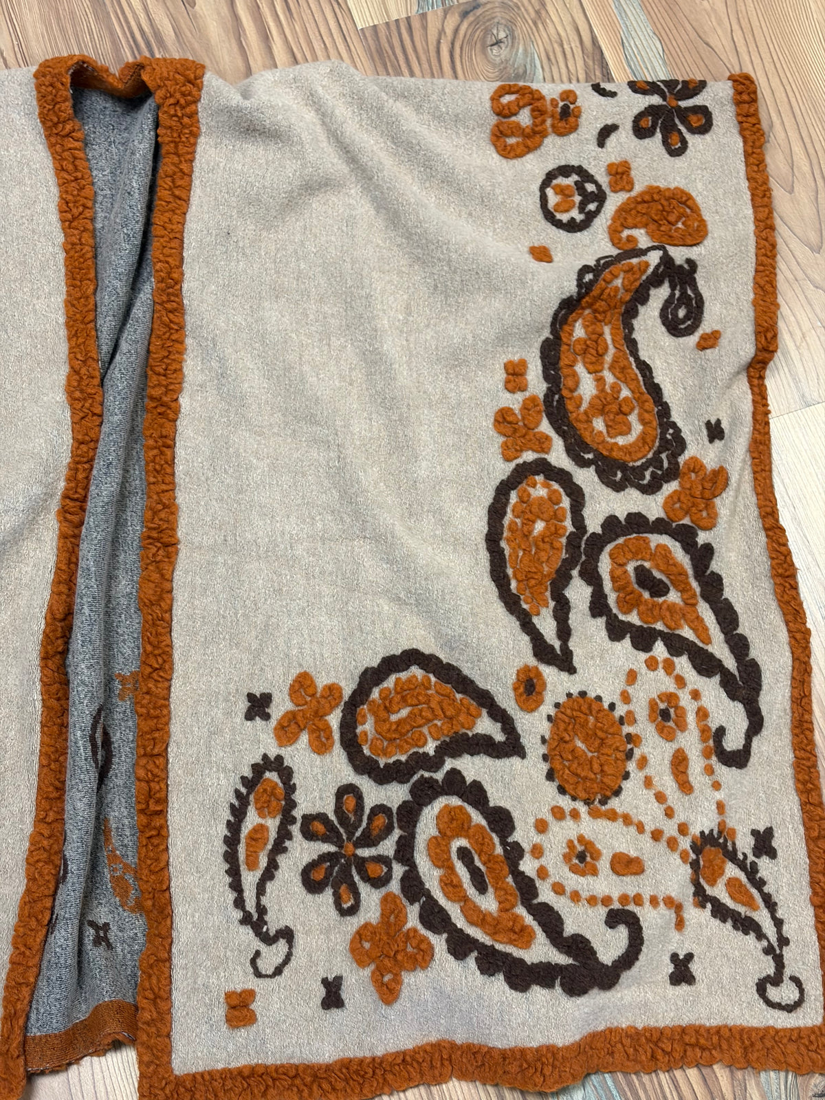 Tufted Paisley One Size Kimono