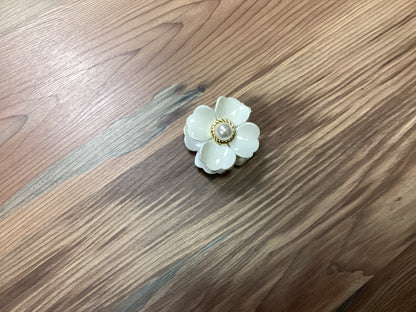 Flower Pearl Claw Clip