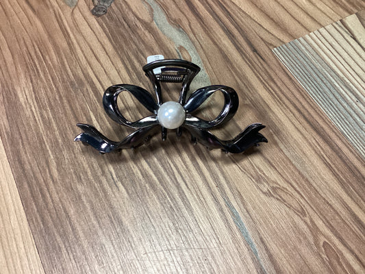 Pewter Pearl Bow Clip