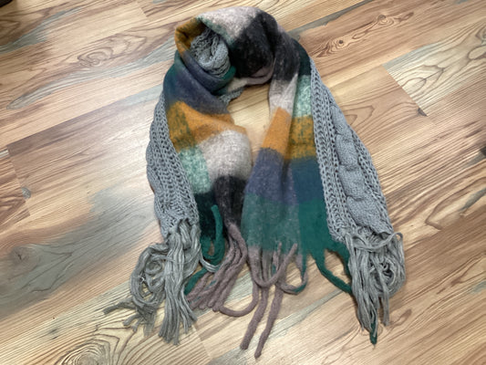 Color Blocked Textured Scarf